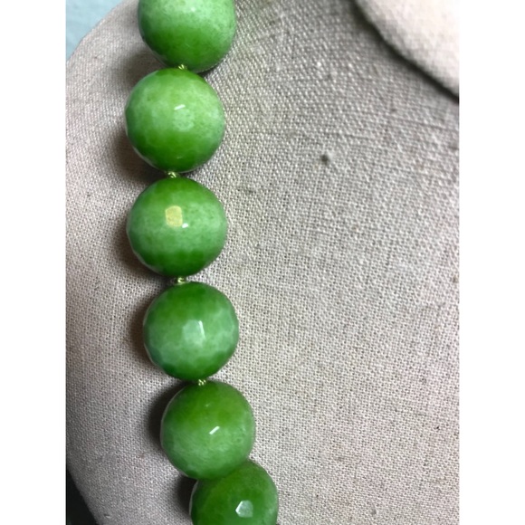 Green Beaded Necklace - Picture 2 of 3